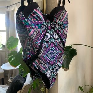 One piece bathing suit with removable strap